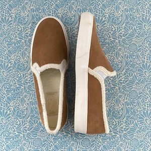 KEDS. Slip on shoes in size 8.